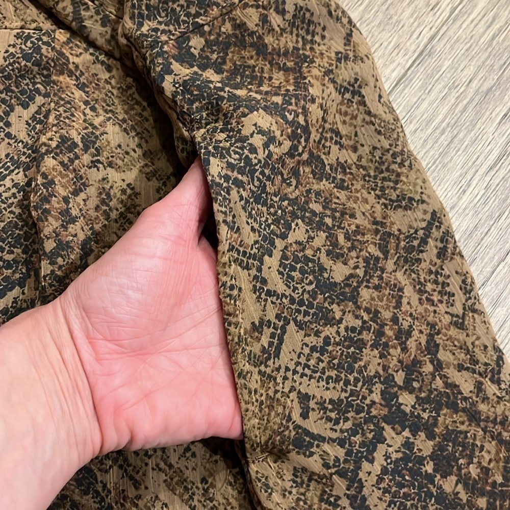 ABERCROMBIE & FITCH brown snake print flutter sleeve button down dress, size XS - Picture 5 of 5